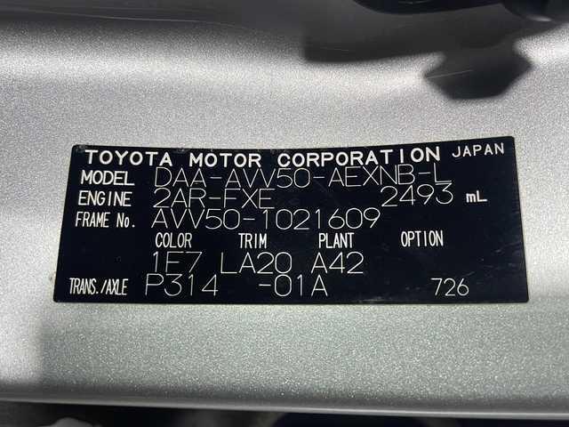 トヨタ カムリ ハイブリット レザーパッケージ 沖縄県 2013(平25)年 6.6万km シルバーM 禁煙車/純正ナビ/(BT/AM/FM/CD/DVD/ワンセグTV)/バックカメラ/ステアリングリモコン/ビルドインETC/クルーズコントロール/レザーシート/パワーシート/シートヒーター/取扱説明書/純正ドアバイザー/純正フロアマット