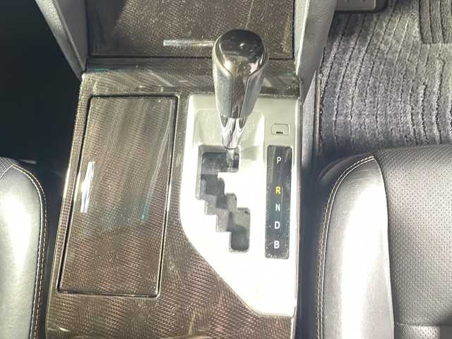 トヨタ カムリ ハイブリット レザーパッケージ 沖縄県 2013(平25)年 6.6万km シルバーM 禁煙車/純正ナビ/(BT/AM/FM/CD/DVD/ワンセグTV)/バックカメラ/ステアリングリモコン/ビルドインETC/クルーズコントロール/レザーシート/パワーシート/シートヒーター/取扱説明書/純正ドアバイザー/純正フロアマット