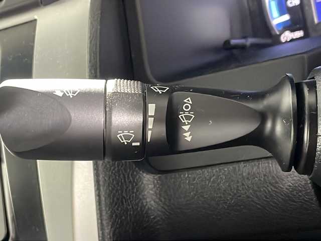 トヨタ カムリ ハイブリット レザーパッケージ 沖縄県 2013(平25)年 6.6万km シルバーM 禁煙車/純正ナビ/(BT/AM/FM/CD/DVD/ワンセグTV)/バックカメラ/ステアリングリモコン/ビルドインETC/クルーズコントロール/レザーシート/パワーシート/シートヒーター/取扱説明書/純正ドアバイザー/純正フロアマット