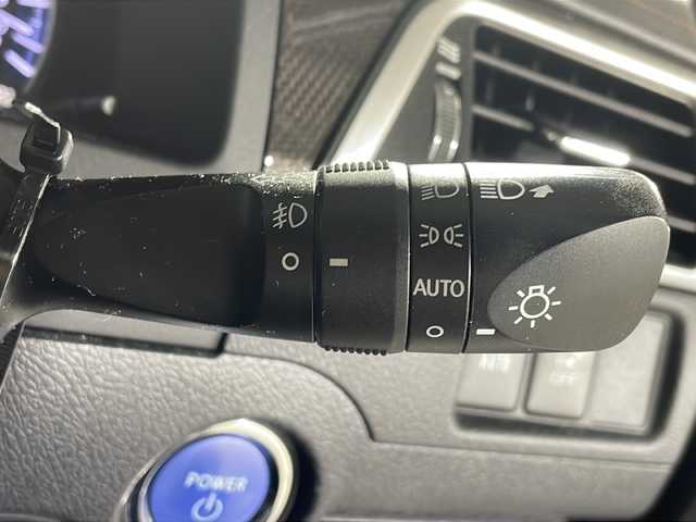 トヨタ カムリ ハイブリット レザーパッケージ 沖縄県 2013(平25)年 6.6万km シルバーM 禁煙車/純正ナビ/(BT/AM/FM/CD/DVD/ワンセグTV)/バックカメラ/ステアリングリモコン/ビルドインETC/クルーズコントロール/レザーシート/パワーシート/シートヒーター/取扱説明書/純正ドアバイザー/純正フロアマット