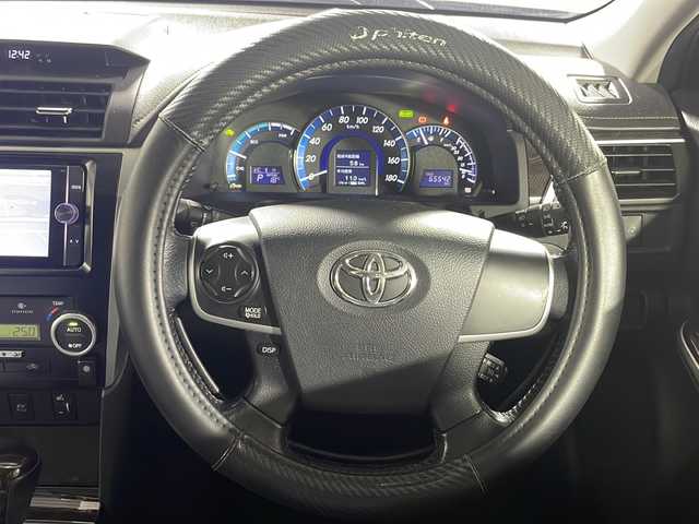 トヨタ カムリ ハイブリット レザーパッケージ 沖縄県 2013(平25)年 6.6万km シルバーM 禁煙車/純正ナビ/(BT/AM/FM/CD/DVD/ワンセグTV)/バックカメラ/ステアリングリモコン/ビルドインETC/クルーズコントロール/レザーシート/パワーシート/シートヒーター/取扱説明書/純正ドアバイザー/純正フロアマット