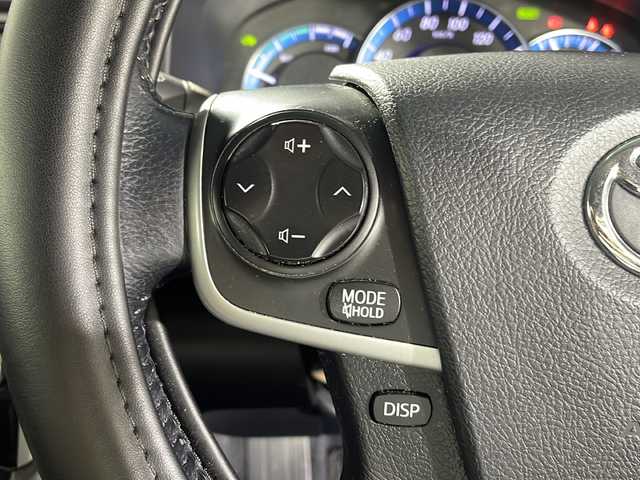 トヨタ カムリ ハイブリット レザーパッケージ 沖縄県 2013(平25)年 6.6万km シルバーM 禁煙車/純正ナビ/(BT/AM/FM/CD/DVD/ワンセグTV)/バックカメラ/ステアリングリモコン/ビルドインETC/クルーズコントロール/レザーシート/パワーシート/シートヒーター/取扱説明書/純正ドアバイザー/純正フロアマット