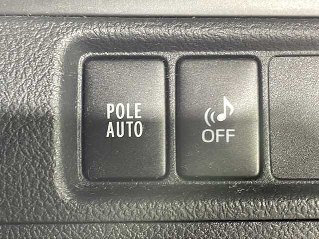 トヨタ カムリ ハイブリット レザーパッケージ 沖縄県 2013(平25)年 6.6万km シルバーM 禁煙車/純正ナビ/(BT/AM/FM/CD/DVD/ワンセグTV)/バックカメラ/ステアリングリモコン/ビルドインETC/クルーズコントロール/レザーシート/パワーシート/シートヒーター/取扱説明書/純正ドアバイザー/純正フロアマット