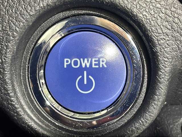 トヨタ カムリ ハイブリット レザーパッケージ 沖縄県 2013(平25)年 6.6万km シルバーM 禁煙車/純正ナビ/(BT/AM/FM/CD/DVD/ワンセグTV)/バックカメラ/ステアリングリモコン/ビルドインETC/クルーズコントロール/レザーシート/パワーシート/シートヒーター/取扱説明書/純正ドアバイザー/純正フロアマット