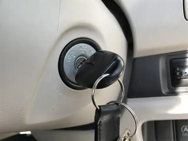 三菱 ｅＫワゴン M 鳥取県 2016(平28)年 4.1万km クールシルバーメタリック ４・W・D/社外ナビ/フルセグ/DVD/CD/BT/運転席シートヒーター/社外14インチアルミホイール/アイドリングストップ/オートエアコン/リモコンキー/スペアキー/フロアマット・ドアバイザー/保証書・取扱説明書/スタットレスセット積込（タイヤ溝7部山）