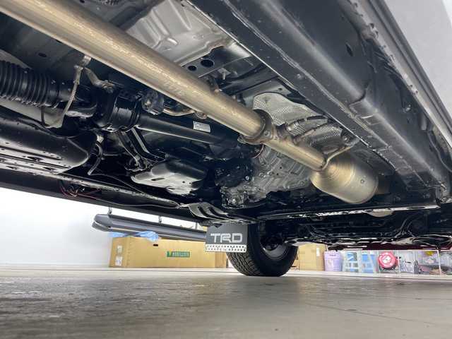 トヨタ ハイラックス Z ブラックラリーエディション 道央・札幌 2020(令2)年 1.9万km スーパーホワイトⅡ ・4WD/・寒冷地仕様/・社外ナビ（CN-RE05WD）/・BT&CD&DVD&フルセグTV/・バック、左サイド、フロントカメラ/・トヨタセーフティセンス/・レーンディパーチャーアラート/・アダプティブクルーズコントロール/・フロントワイパーデアイサー/・ドアミラーヒーター/・ダウンヒルアシストコントロール/・オートライト/・LEDヘッドライト/・社外LEDスモークテール/・TRDステッキガード/・TRDロールバー/・トノカバー/・社外電動格納サイドステップ/・リアステップ/・積込純正サイドステップ/・レザー調シートカバー