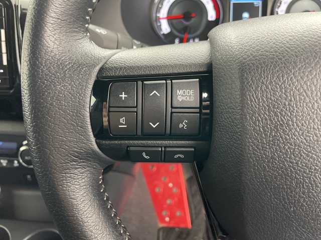 トヨタ ハイラックス Z ブラックラリーエディション 道央・札幌 2020(令2)年 1.9万km スーパーホワイトⅡ ・4WD/・寒冷地仕様/・社外ナビ（CN-RE05WD）/・BT&CD&DVD&フルセグTV/・バック、左サイド、フロントカメラ/・トヨタセーフティセンス/・レーンディパーチャーアラート/・アダプティブクルーズコントロール/・フロントワイパーデアイサー/・ドアミラーヒーター/・ダウンヒルアシストコントロール/・オートライト/・LEDヘッドライト/・社外LEDスモークテール/・TRDステッキガード/・TRDロールバー/・トノカバー/・社外電動格納サイドステップ/・リアステップ/・積込純正サイドステップ/・レザー調シートカバー