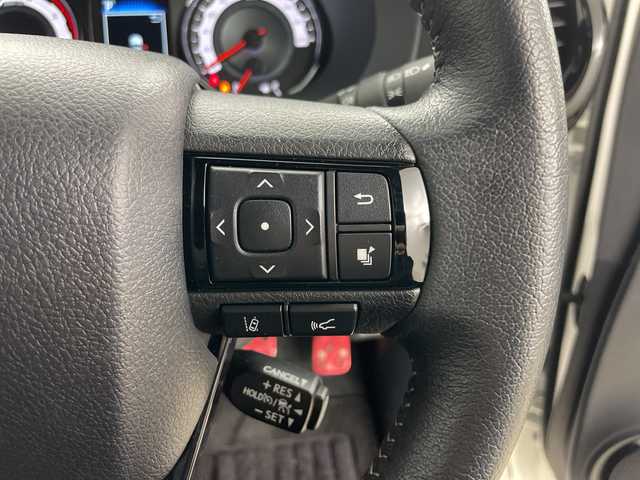 トヨタ ハイラックス Z ブラックラリーエディション 道央・札幌 2020(令2)年 1.9万km スーパーホワイトⅡ ・4WD/・寒冷地仕様/・社外ナビ（CN-RE05WD）/・BT&CD&DVD&フルセグTV/・バック、左サイド、フロントカメラ/・トヨタセーフティセンス/・レーンディパーチャーアラート/・アダプティブクルーズコントロール/・フロントワイパーデアイサー/・ドアミラーヒーター/・ダウンヒルアシストコントロール/・オートライト/・LEDヘッドライト/・社外LEDスモークテール/・TRDステッキガード/・TRDロールバー/・トノカバー/・社外電動格納サイドステップ/・リアステップ/・積込純正サイドステップ/・レザー調シートカバー