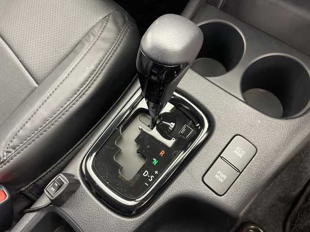 トヨタ ハイラックス Z ブラックラリーエディション 道央・札幌 2020(令2)年 1.9万km スーパーホワイトⅡ ・4WD/・寒冷地仕様/・社外ナビ（CN-RE05WD）/・BT&CD&DVD&フルセグTV/・バック、左サイド、フロントカメラ/・トヨタセーフティセンス/・レーンディパーチャーアラート/・アダプティブクルーズコントロール/・フロントワイパーデアイサー/・ドアミラーヒーター/・ダウンヒルアシストコントロール/・オートライト/・LEDヘッドライト/・社外LEDスモークテール/・TRDステッキガード/・TRDロールバー/・トノカバー/・社外電動格納サイドステップ/・リアステップ/・積込純正サイドステップ/・レザー調シートカバー