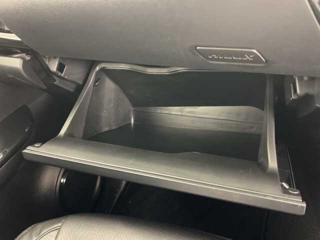 トヨタ ハイラックス Z ブラックラリーエディション 道央・札幌 2020(令2)年 1.9万km スーパーホワイトⅡ ・4WD/・寒冷地仕様/・社外ナビ（CN-RE05WD）/・BT&CD&DVD&フルセグTV/・バック、左サイド、フロントカメラ/・トヨタセーフティセンス/・レーンディパーチャーアラート/・アダプティブクルーズコントロール/・フロントワイパーデアイサー/・ドアミラーヒーター/・ダウンヒルアシストコントロール/・オートライト/・LEDヘッドライト/・社外LEDスモークテール/・TRDステッキガード/・TRDロールバー/・トノカバー/・社外電動格納サイドステップ/・リアステップ/・積込純正サイドステップ/・レザー調シートカバー