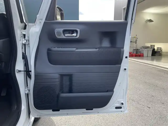 ホンダ Ｎ ＢＯＸ 滋賀県 2024(令6)年 0.2万km パール 純正９インチディスプレイオーディオ/　・USB・HDMI/バックカメラ/電子パーキングブレーキ/オートブレーキホールド/プッシュスタート/両側パワースライドドア/ETC/LEDヘッドライト/アームレスト/スマートキー/純正１４インチアルミホイール