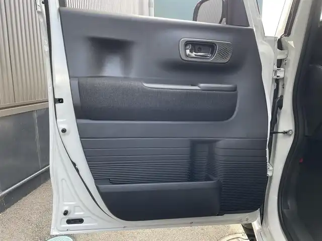 ホンダ Ｎ ＢＯＸ 滋賀県 2024(令6)年 0.2万km パール 純正９インチディスプレイオーディオ/　・USB・HDMI/バックカメラ/電子パーキングブレーキ/オートブレーキホールド/プッシュスタート/両側パワースライドドア/ETC/LEDヘッドライト/アームレスト/スマートキー/純正１４インチアルミホイール