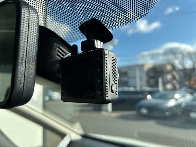 日産 セレナ e－パワー ハイウェイスター V 大阪府 2019(平31)年 2.2万km ブリリアントホワイトパール アラウンドビューモニター　純正９型ナビ　フルセグＴＶ　ＣＤ　ＤＶＤ　Ｂｌｕｅｔｏｏｔｈ　プロパイロット　スマートルームミラー　電動パーキング　両側パワースライドドア　ＥＴＣ　前後ドラレコ　床下ラゲッジ　サイドシェード　ミートバックテーブル　LEDヘッドライト　純正ホイール　純正フロアマット　純正オーディオ　スマートキー