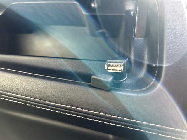 日産 セレナ e－パワー ハイウェイスター V 大阪府 2019(平31)年 2.2万km ブリリアントホワイトパール アラウンドビューモニター　純正９型ナビ　フルセグＴＶ　ＣＤ　ＤＶＤ　Ｂｌｕｅｔｏｏｔｈ　プロパイロット　スマートルームミラー　電動パーキング　両側パワースライドドア　ＥＴＣ　前後ドラレコ　床下ラゲッジ　サイドシェード　ミートバックテーブル　LEDヘッドライト　純正ホイール　純正フロアマット　純正オーディオ　スマートキー