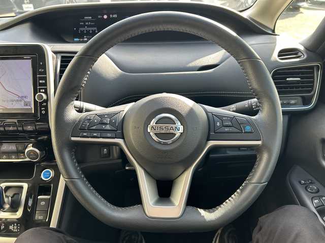 日産 セレナ e－パワー ハイウェイスター V 大阪府 2019(平31)年 2.2万km ブリリアントホワイトパール アラウンドビューモニター　純正９型ナビ　フルセグＴＶ　ＣＤ　ＤＶＤ　Ｂｌｕｅｔｏｏｔｈ　プロパイロット　スマートルームミラー　電動パーキング　両側パワースライドドア　ＥＴＣ　前後ドラレコ　床下ラゲッジ　サイドシェード　ミートバックテーブル　LEDヘッドライト　純正ホイール　純正フロアマット　純正オーディオ　スマートキー