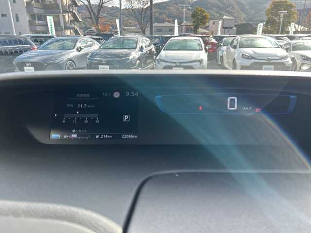 日産 セレナ e－パワー ハイウェイスター V 大阪府 2019(平31)年 2.2万km ブリリアントホワイトパール アラウンドビューモニター　純正９型ナビ　フルセグＴＶ　ＣＤ　ＤＶＤ　Ｂｌｕｅｔｏｏｔｈ　プロパイロット　スマートルームミラー　電動パーキング　両側パワースライドドア　ＥＴＣ　前後ドラレコ　床下ラゲッジ　サイドシェード　ミートバックテーブル　LEDヘッドライト　純正ホイール　純正フロアマット　純正オーディオ　スマートキー