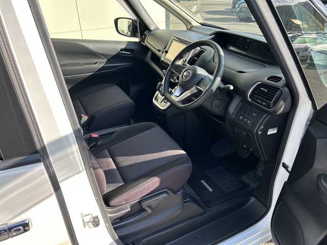 日産 セレナ e－パワー ハイウェイスター V 大阪府 2019(平31)年 2.2万km ブリリアントホワイトパール アラウンドビューモニター　純正９型ナビ　フルセグＴＶ　ＣＤ　ＤＶＤ　Ｂｌｕｅｔｏｏｔｈ　プロパイロット　スマートルームミラー　電動パーキング　両側パワースライドドア　ＥＴＣ　前後ドラレコ　床下ラゲッジ　サイドシェード　ミートバックテーブル　LEDヘッドライト　純正ホイール　純正フロアマット　純正オーディオ　スマートキー