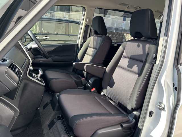 日産 セレナ e－パワー ハイウェイスター V 大阪府 2019(平31)年 2.2万km ブリリアントホワイトパール アラウンドビューモニター　純正９型ナビ　フルセグＴＶ　ＣＤ　ＤＶＤ　Ｂｌｕｅｔｏｏｔｈ　プロパイロット　スマートルームミラー　電動パーキング　両側パワースライドドア　ＥＴＣ　前後ドラレコ　床下ラゲッジ　サイドシェード　ミートバックテーブル　LEDヘッドライト　純正ホイール　純正フロアマット　純正オーディオ　スマートキー