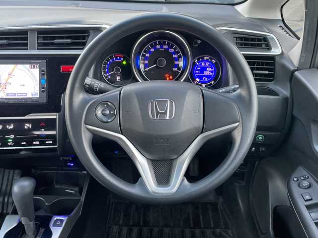 ホンダ フィット 13G Fパッケージ 神奈川県 2016(平28)年 5.4万km アラバスターシルバーメタリック ワンオーナー/純正SDナビシステム/ワンセグテレビ/Bluetooth/ビルトインETC/ステアリングリモコン/プッシュスタート/スペアキー×１