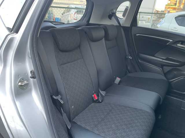 ホンダ フィット 13G Fパッケージ 神奈川県 2016(平28)年 5.4万km アラバスターシルバーメタリック ワンオーナー/純正SDナビシステム/ワンセグテレビ/Bluetooth/ビルトインETC/ステアリングリモコン/プッシュスタート/スペアキー×１