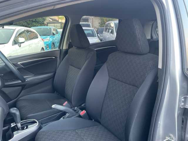 ホンダ フィット 13G Fパッケージ 神奈川県 2016(平28)年 5.4万km アラバスターシルバーメタリック ワンオーナー/純正SDナビシステム/ワンセグテレビ/Bluetooth/ビルトインETC/ステアリングリモコン/プッシュスタート/スペアキー×１