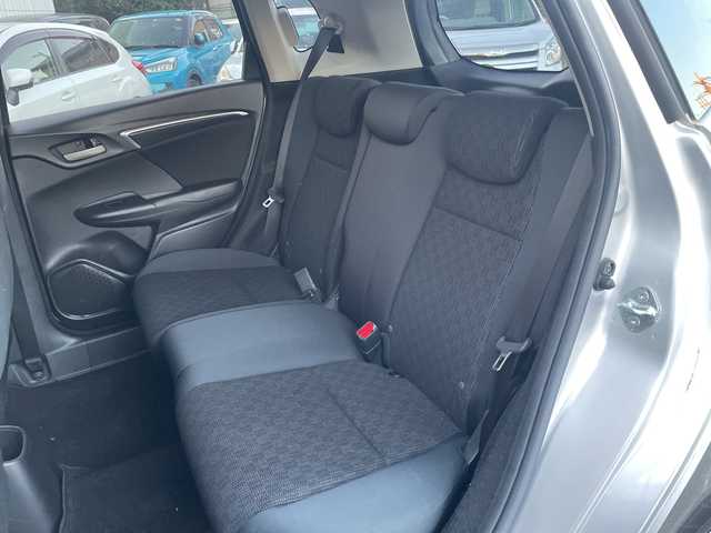 ホンダ フィット 13G Fパッケージ 神奈川県 2016(平28)年 5.4万km アラバスターシルバーメタリック ワンオーナー/純正SDナビシステム/ワンセグテレビ/Bluetooth/ビルトインETC/ステアリングリモコン/プッシュスタート/スペアキー×１