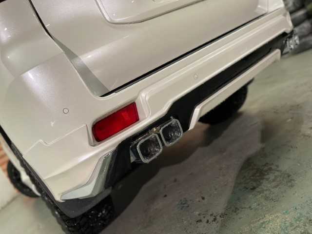 トヨタ ランドクルーザー プラド TX Lパッケージ 道北・旭川 2017(平29)年 2.5万km ホワイトパールクリスタルシャイン 【2405032058】/アルパイン9インチナビ（社外）/クルーズコントロール/前席シートヒーター/ベンチレーター/ETC/オートハイビーム/ヘッドライトウォッシャー/センターデフロック/コーナーセンサー/純正フロアマット/純正ドアバイザー/7人乗り/20AW ナイトロパワー  H6スラッグ（社外）/レーダー　レネゲードR/T＋（社外）/ボンネットエンブレム/社外パーツ取り付けあり。
