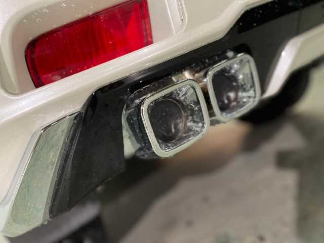 トヨタ ランドクルーザー プラド TX Lパッケージ 道北・旭川 2017(平29)年 2.5万km ホワイトパールクリスタルシャイン 【2405032058】/アルパイン9インチナビ（社外）/クルーズコントロール/前席シートヒーター/ベンチレーター/ETC/オートハイビーム/ヘッドライトウォッシャー/センターデフロック/コーナーセンサー/純正フロアマット/純正ドアバイザー/7人乗り/20AW ナイトロパワー  H6スラッグ（社外）/レーダー　レネゲードR/T＋（社外）/ボンネットエンブレム/社外パーツ取り付けあり。