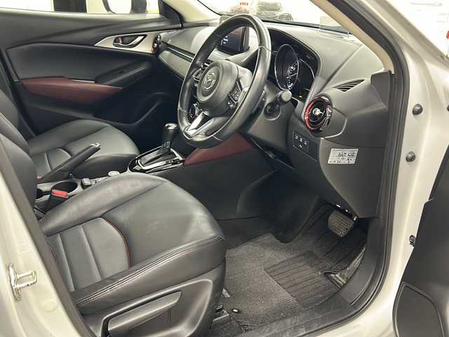 マツダ ＣＸ－３ XD プロアクティブ 長崎県 2017(平29)年 8.2万km セラミックM 純正メモリナビ/（フルセグ/CD/DVD/Bluetooth）/ブラインドスポットモニター/ヘッドアップディスプレイ/レーダークルーズコントロール/衝突軽減ブレーキ/横滑り防止装置/パーキングアシスト/レーンキープアラート/ETC/オートライト/ステアスイッチ/半革シート/純正１８インチホイール/純正LEDヘッドライト/オートライト/フロアマット/ナビ取説書