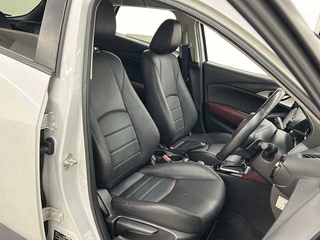マツダ ＣＸ－３ XD プロアクティブ 長崎県 2017(平29)年 8.2万km セラミックM 純正メモリナビ/（フルセグ/CD/DVD/Bluetooth）/ブラインドスポットモニター/ヘッドアップディスプレイ/レーダークルーズコントロール/衝突軽減ブレーキ/横滑り防止装置/パーキングアシスト/レーンキープアラート/ETC/オートライト/ステアスイッチ/半革シート/純正１８インチホイール/純正LEDヘッドライト/オートライト/フロアマット/ナビ取説書