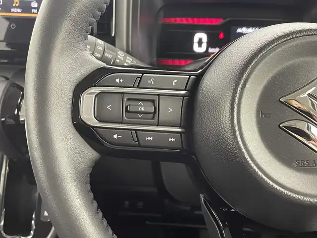 スズキ スペーシア カスタム HYBRID XS ターボ 熊本県 2024(令6)年 1.2万km ピュアホワイトP 禁煙車　/純正ナビ（ＡｐｐｌＣａｒＰｌａｙ・ＡｎｄｒｏｉｄＡｕｔｏ・ＢＴ・フルセグ）/全周囲カメラ　/両側パワースライドドア　/前後クリアランスソナー　/前席シートヒーター　/ステアリングヒーター/スズキセーフティサポート/・デュアルセンサーブレーキサポート/・誤発進制御機能/・後方誤発進抑制/・車線逸脱警報/・車線逸脱抑制機能/・ふらつき警報機能/・発進お知らせ機能/・標識認識機能/・アダブティブクルーズコントロール/横滑り防止/アイドリングストップ/ヘッドアップディスプレイ/純正フロアマット/純正１５インチAW/オートライト/LEDヘッドライト/フォグライト/スマートキー/プッシュスタート/スペアキー1本/保証書/取扱説明書