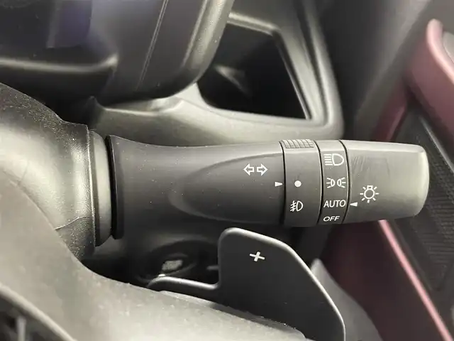 スズキ スペーシア カスタム HYBRID XS ターボ 熊本県 2024(令6)年 1.2万km ピュアホワイトP 禁煙車　/純正ナビ（ＡｐｐｌＣａｒＰｌａｙ・ＡｎｄｒｏｉｄＡｕｔｏ・ＢＴ・フルセグ）/全周囲カメラ　/両側パワースライドドア　/前後クリアランスソナー　/前席シートヒーター　/ステアリングヒーター/スズキセーフティサポート/・デュアルセンサーブレーキサポート/・誤発進制御機能/・後方誤発進抑制/・車線逸脱警報/・車線逸脱抑制機能/・ふらつき警報機能/・発進お知らせ機能/・標識認識機能/・アダブティブクルーズコントロール/横滑り防止/アイドリングストップ/ヘッドアップディスプレイ/純正フロアマット/純正１５インチAW/オートライト/LEDヘッドライト/フォグライト/スマートキー/プッシュスタート/スペアキー1本/保証書/取扱説明書