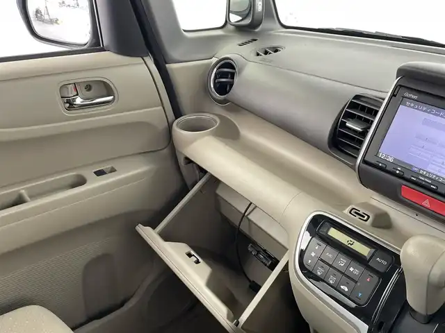 ホンダ Ｎ ＢＯＸ G ターボ Lパッケージ 大分県 2014(平26)年 9.6万km カトラリーシルバーM 純正メモリーナビ/（Bluetooth/CD/フルセグ/DVD）/衝突軽減ブレーキ/バックカメラ/ETC/両側パワースライドドア/ステアリングスイッチ/パドルシフト/クルーズコントロール/オートライト/プッシュスタート・スマートキー/フロアマット