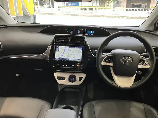 トヨタ プリウス S ツーリングセレクション 東京都 2018(平30)年 3万km エモーショナルレッド セーフティセンス/・プリクラッシュセーフティシステム/・レーンディパーチャーアラート/・オートマチックハイビーム/・レーダークルーズコントロール/純正9インチナビ/バックカメラ/フルセグテレビ/合皮シート/・シートヒーター /ドライブレコーダー/AC100V/ビルトインETC/スマートキー/保証書・取扱説明書/ディーラー記録簿/スペアキー