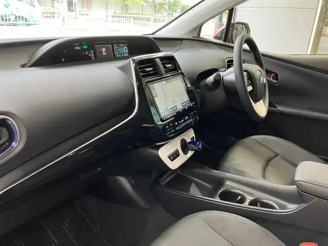トヨタ プリウス S ツーリングセレクション 東京都 2018(平30)年 3万km エモーショナルレッド セーフティセンス/・プリクラッシュセーフティシステム/・レーンディパーチャーアラート/・オートマチックハイビーム/・レーダークルーズコントロール/純正9インチナビ/バックカメラ/フルセグテレビ/合皮シート/・シートヒーター /ドライブレコーダー/AC100V/ビルトインETC/スマートキー/保証書・取扱説明書/ディーラー記録簿/スペアキー