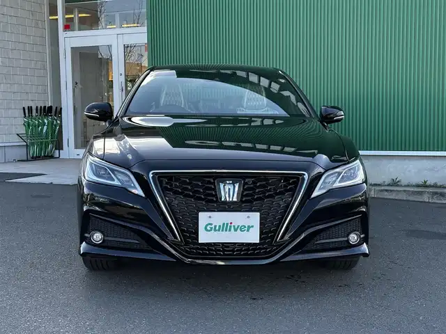 トヨタ クラウン ハイブリッド S Cパッケージ 宮城県 2019(令1)年 2万km ブラック セーフティセンス/・プリクラッシュセーフティ/・レーントレーシングアシスト/・レーダークルーズコントロール/・オートマチックハイビーム/・ロードサインアシスト/・先行車発進告知機能/ブラインドスポットモニター/リアクロストラフィックオートブレーキ/リアクロストラフィックアラート/純正ナビ/・CD/DVD/・Bluetooth/・フルセグTV/バックカメラ/ビルトインETC2.0/AC100V/100Wコンセント/パワーシート/シートヒーター/ステアリグヒーター/革巻きステアリング/ステアリングスイッチ/パドルシフト/電動パーキングブレーキ/ブレーキホールド/LEDヘッドランプ/フォグランプ/オートライト/スマートキー＆プッシュスタート/スペアキー/電動格納ミラー/純正17インチAW/純正フロアマット/純正ドアバイザー/W/サイド/カーテンエアバッグ