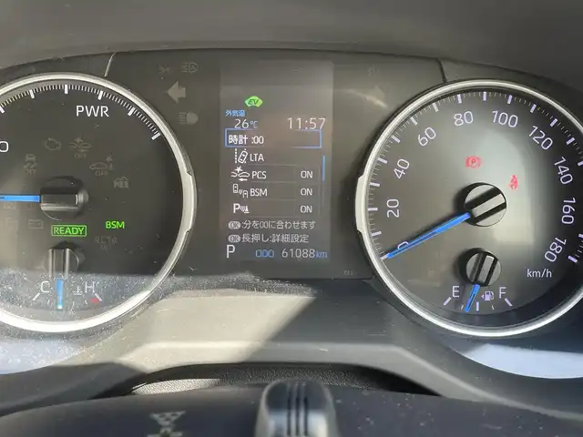 トヨタ ＲＡＶ４ ハイブリッドX 和歌山県 2019(令1)年 6.1万km ホワイトパールクリスタルシャイン 純正7インチナビ（ＮＳＺＴ－Ｗ６８Ｔ）/バックカメラ/フルセグＴＶ/BT/CD/衝突軽減ブレーキ/レーダークルコン/ブラインドスポットモニター/オートライト/前後コーナーセンサー/モデリスタエアロ/前後ドラレコ/ビルトインETC2.0 /オートホールド/LEDヘッドライト/フォグランプ