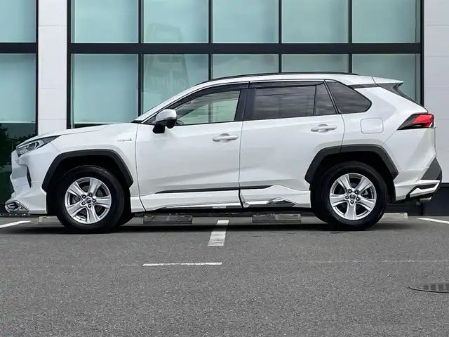 トヨタ ＲＡＶ４ ハイブリッドX 和歌山県 2019(令1)年 6.1万km ホワイトパールクリスタルシャイン 純正7インチナビ（ＮＳＺＴ－Ｗ６８Ｔ）/バックカメラ/フルセグＴＶ/BT/CD/衝突軽減ブレーキ/レーダークルコン/ブラインドスポットモニター/オートライト/前後コーナーセンサー/モデリスタエアロ/前後ドラレコ/ビルトインETC2.0 /オートホールド/LEDヘッドライト/フォグランプ