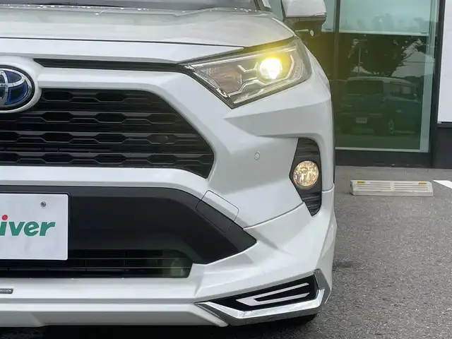 トヨタ ＲＡＶ４ ハイブリッドX 和歌山県 2019(令1)年 6.1万km ホワイトパールクリスタルシャイン 純正7インチナビ（ＮＳＺＴ－Ｗ６８Ｔ）/バックカメラ/フルセグＴＶ/BT/CD/衝突軽減ブレーキ/レーダークルコン/ブラインドスポットモニター/オートライト/前後コーナーセンサー/モデリスタエアロ/前後ドラレコ/ビルトインETC2.0 /オートホールド/LEDヘッドライト/フォグランプ