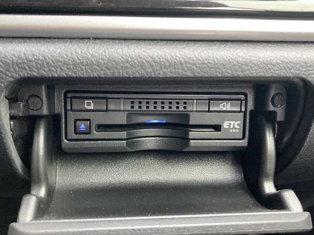 トヨタ クラウン アスリート S-T 広島県 2018(平30)年 2.1万km ホワイトパールクリスタルシャイン 禁煙車/ワンオーナー/セーフティセンスP/・プリクラッシュセーフティ/・オートマチックハイビーム/純正SDナビ/(DVD・BD/フルセグTV/Bluetooth/USB/MSV)/バックカメラ/ビルトインETC/レーダークルーズコントロール/前方ドライブレコーダー/前席パワーシート/純正17インチアルミホイール/スマートキー/プッシュスタート/スマートキー×２/LEDヘッドライト/フォグランプ/革巻きステアリング/パドルシフト/ステアリングスイッチ/W+サイド+カーテンエアバック/新車時保証書/取扱説明書