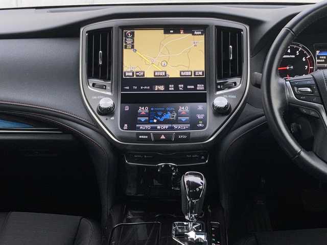 トヨタ クラウン アスリート S-T 広島県 2018(平30)年 2.1万km ホワイトパールクリスタルシャイン 禁煙車/ワンオーナー/セーフティセンスP/・プリクラッシュセーフティ/・オートマチックハイビーム/純正SDナビ/(DVD・BD/フルセグTV/Bluetooth/USB/MSV)/バックカメラ/ビルトインETC/レーダークルーズコントロール/前方ドライブレコーダー/前席パワーシート/純正17インチアルミホイール/スマートキー/プッシュスタート/スマートキー×２/LEDヘッドライト/フォグランプ/革巻きステアリング/パドルシフト/ステアリングスイッチ/W+サイド+カーテンエアバック/新車時保証書/取扱説明書