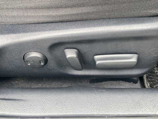 トヨタ クラウン アスリート S-T 広島県 2018(平30)年 2.1万km ホワイトパールクリスタルシャイン 禁煙車/ワンオーナー/セーフティセンスP/・プリクラッシュセーフティ/・オートマチックハイビーム/純正SDナビ/(DVD・BD/フルセグTV/Bluetooth/USB/MSV)/バックカメラ/ビルトインETC/レーダークルーズコントロール/前方ドライブレコーダー/前席パワーシート/純正17インチアルミホイール/スマートキー/プッシュスタート/スマートキー×２/LEDヘッドライト/フォグランプ/革巻きステアリング/パドルシフト/ステアリングスイッチ/W+サイド+カーテンエアバック/新車時保証書/取扱説明書