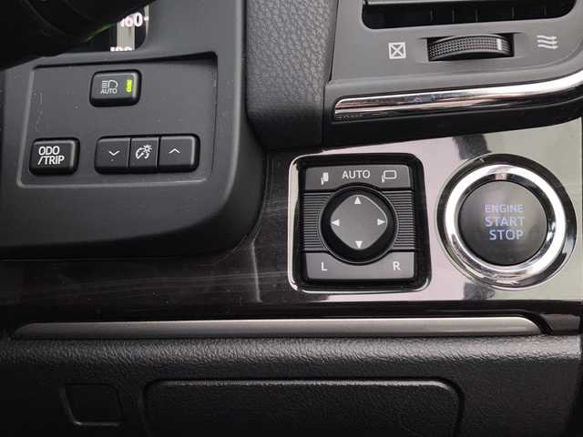 トヨタ クラウン アスリート S-T 広島県 2018(平30)年 2.1万km ホワイトパールクリスタルシャイン 禁煙車/ワンオーナー/セーフティセンスP/・プリクラッシュセーフティ/・オートマチックハイビーム/純正SDナビ/(DVD・BD/フルセグTV/Bluetooth/USB/MSV)/バックカメラ/ビルトインETC/レーダークルーズコントロール/前方ドライブレコーダー/前席パワーシート/純正17インチアルミホイール/スマートキー/プッシュスタート/スマートキー×２/LEDヘッドライト/フォグランプ/革巻きステアリング/パドルシフト/ステアリングスイッチ/W+サイド+カーテンエアバック/新車時保証書/取扱説明書