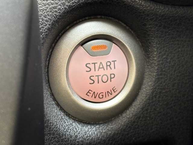 日産 ノート X 愛知県 2017(平29)年 2.4万km ブリリアントシルバー /純正メモリナビ//フルセグTV・Bluetooth・CD・DVD・AM・FM//バックカメラ//アラウンドビューモニター//レーンキープアシスト//プリクラッシュセーフティ//電動格納式ウインカーミラー//オートライト//純正フロアマット//ステアリングスイッチ//ETC//ドアバイザー//コーナーセンサー//クリアランスソナー//保証書・取説・スペアキー