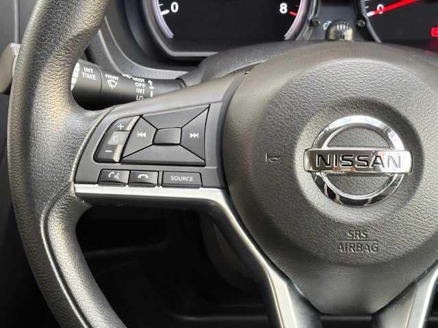 日産 ノート X 愛知県 2017(平29)年 2.4万km ブリリアントシルバー /純正メモリナビ//フルセグTV・Bluetooth・CD・DVD・AM・FM//バックカメラ//アラウンドビューモニター//レーンキープアシスト//プリクラッシュセーフティ//電動格納式ウインカーミラー//オートライト//純正フロアマット//ステアリングスイッチ//ETC//ドアバイザー//コーナーセンサー//クリアランスソナー//保証書・取説・スペアキー