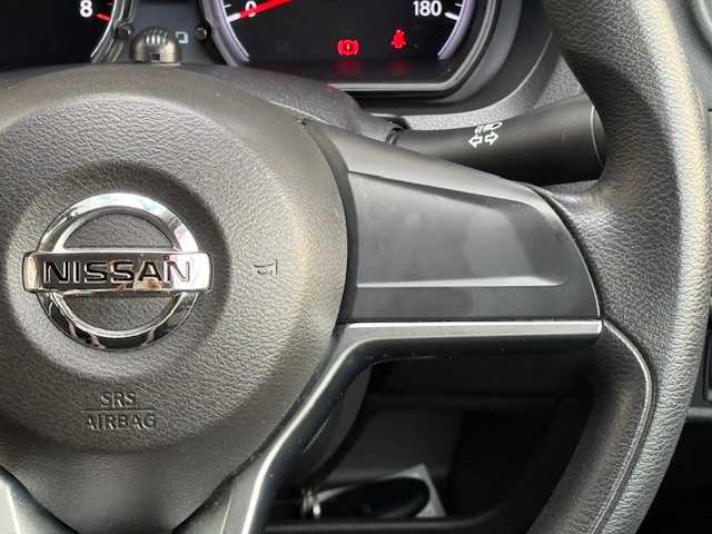 日産 ノート X 愛知県 2017(平29)年 2.4万km ブリリアントシルバー /純正メモリナビ//フルセグTV・Bluetooth・CD・DVD・AM・FM//バックカメラ//アラウンドビューモニター//レーンキープアシスト//プリクラッシュセーフティ//電動格納式ウインカーミラー//オートライト//純正フロアマット//ステアリングスイッチ//ETC//ドアバイザー//コーナーセンサー//クリアランスソナー//保証書・取説・スペアキー