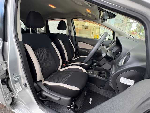 日産 ノート X 愛知県 2017(平29)年 2.4万km ブリリアントシルバー /純正メモリナビ//フルセグTV・Bluetooth・CD・DVD・AM・FM//バックカメラ//アラウンドビューモニター//レーンキープアシスト//プリクラッシュセーフティ//電動格納式ウインカーミラー//オートライト//純正フロアマット//ステアリングスイッチ//ETC//ドアバイザー//コーナーセンサー//クリアランスソナー//保証書・取説・スペアキー