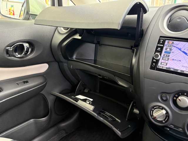 日産 ノート X 愛知県 2017(平29)年 2.4万km ブリリアントシルバー /純正メモリナビ//フルセグTV・Bluetooth・CD・DVD・AM・FM//バックカメラ//アラウンドビューモニター//レーンキープアシスト//プリクラッシュセーフティ//電動格納式ウインカーミラー//オートライト//純正フロアマット//ステアリングスイッチ//ETC//ドアバイザー//コーナーセンサー//クリアランスソナー//保証書・取説・スペアキー