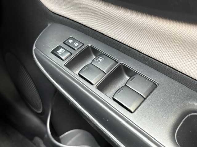 日産 ノート X 愛知県 2017(平29)年 2.4万km ブリリアントシルバー /純正メモリナビ//フルセグTV・Bluetooth・CD・DVD・AM・FM//バックカメラ//アラウンドビューモニター//レーンキープアシスト//プリクラッシュセーフティ//電動格納式ウインカーミラー//オートライト//純正フロアマット//ステアリングスイッチ//ETC//ドアバイザー//コーナーセンサー//クリアランスソナー//保証書・取説・スペアキー