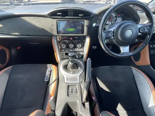 トヨタ ８６ GT リミテッド ブラックPKG 岡山県 2018(平30)年 8.7万km アズライトブルー 登録時走行距離86635km/社外ナビ（AM/FM/CD/DVD/BT）/バックカメラ/RAYS18インチアルミホイール/BLITZマフラー/TOM’Sエアロパーツ/純正bremboレッドキャリパー/アルカンターラシート/クルーズコントロール/LEDヘッドライト/LEDフォグランプ/スマートキー/プッシュスタート/シートヒーター/電格ミラー